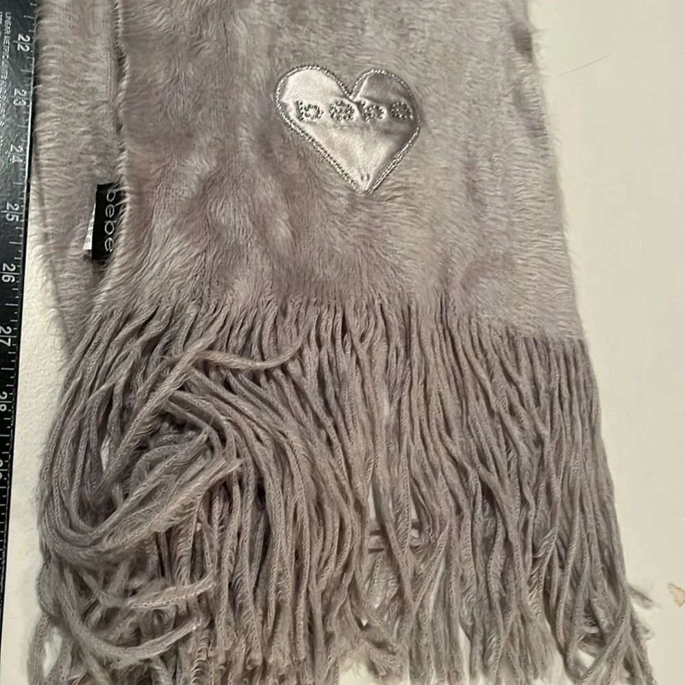 Bebe  gray / silver super soft knit fringe scarf silver BeBe patch mohair look*🆓